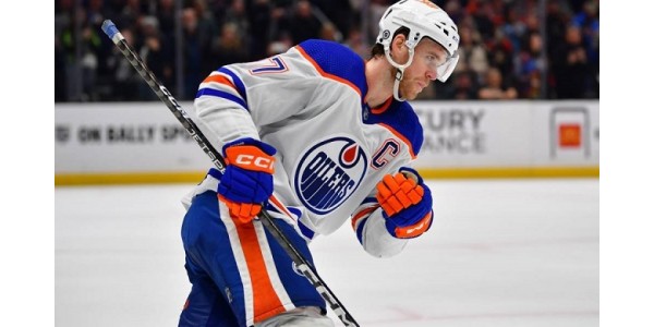 Connor McDavid nechce, aby média diskutovala o prodloužení smlouvy Connor McDavid nechce, aby média diskutovala o prodloužení smlouvy